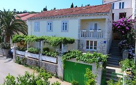 Apartments Lumbarda